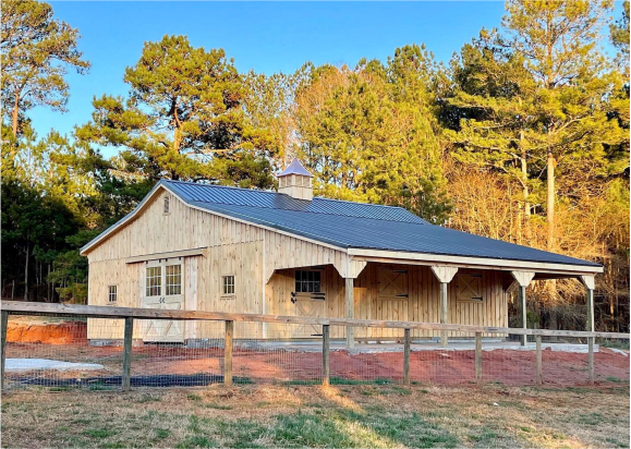 A Low Profi;e Center Aisle Barn With Overhang